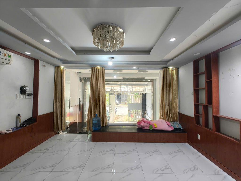 Cho thuê tầng trệt thích hợp làm văn phòng hoặc ở đều ok 
