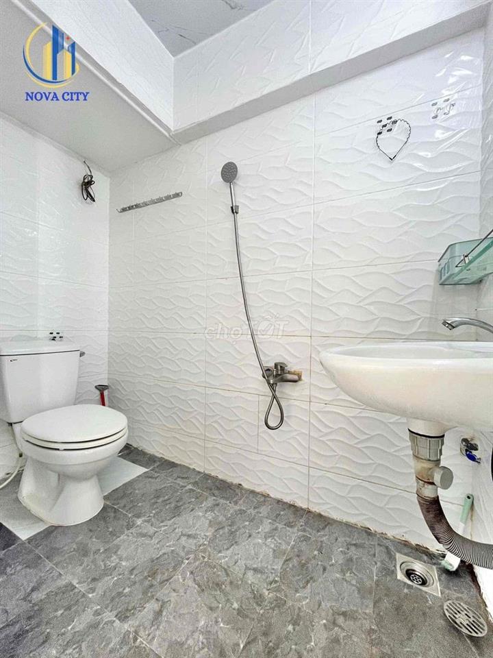 Cho thuê căn hộ ban công 1PN Ban công sân rộng