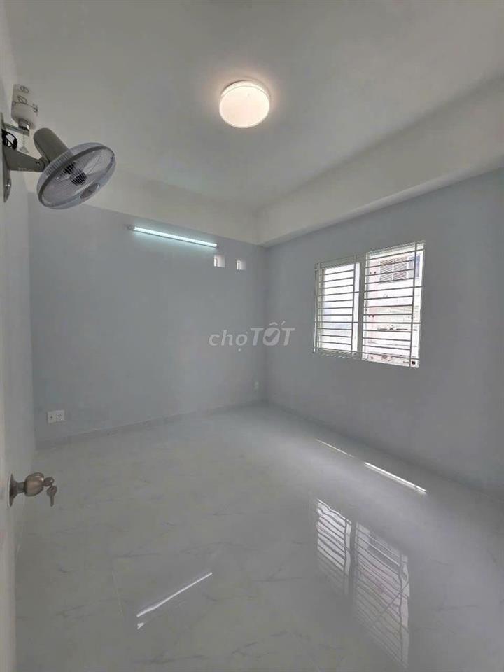 Cần bán căn hộ chung cư Phú Thọ Mặt tiền đường 