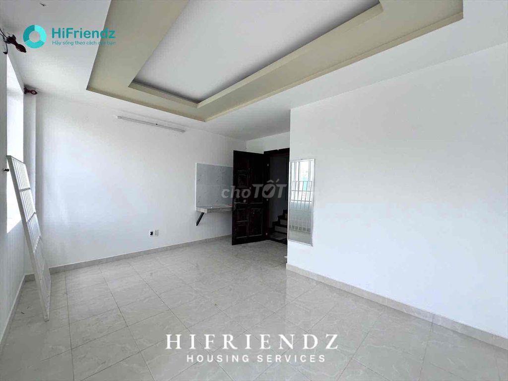 STUDIO BAN CÔNG - TRỐNG SẴN - GẦN UEH, VHU SẴN MÁY LẠNH