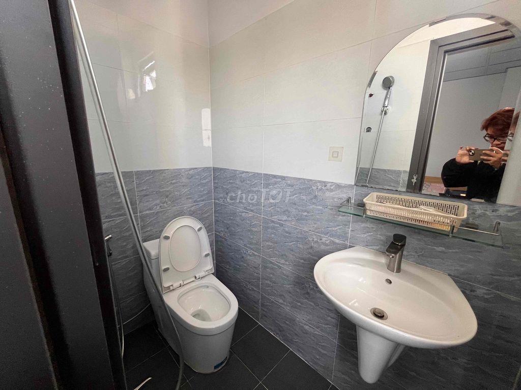 🏡STUDIO SÁT BÊN UEH, VHU THANG MÁY, HẦM XE BẢO VỆ ĐỦ TIỆN NGHI