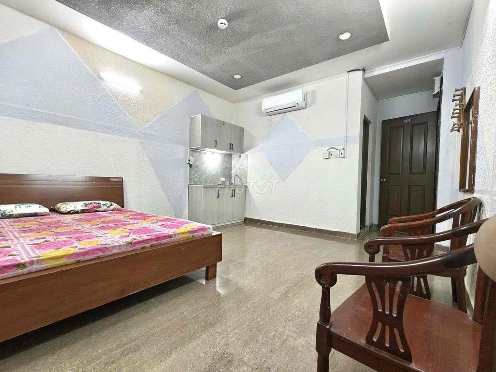 Ngay bến xe Q8 giá 3tr9 ở liền phòng siêu rộng ở được 3-4ng