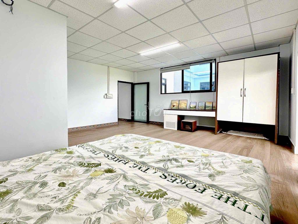 Phòng có ban công riêng 50m2 ngay view sông bao mát gần bến xe Q8
