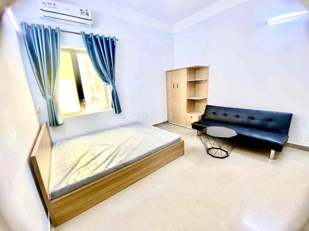 Phòng Full nội thất ở liền ngay Tạ Quang Bửu phòng có cửa sổ lớn mát