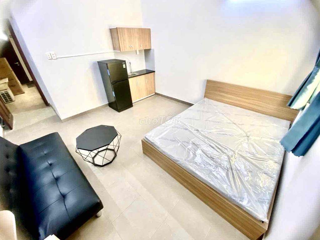 Phòng Full nội thất ở liền ngay Tạ Quang Bửu phòng có cửa sổ lớn mát