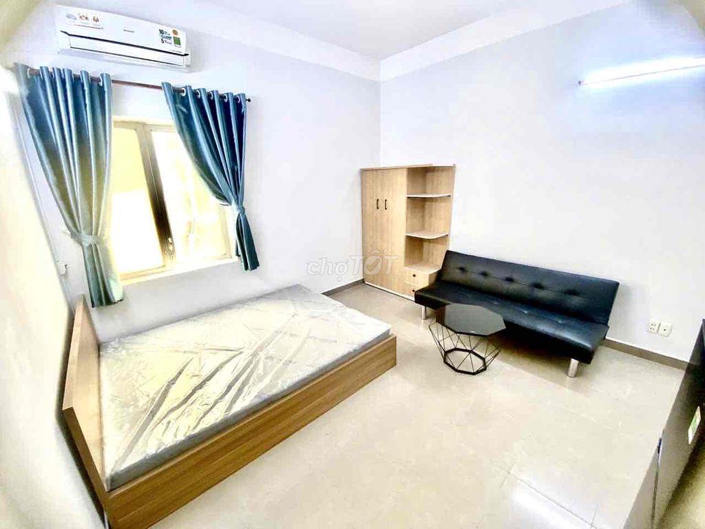 Phòng Full nội thất ở liền ngay Tạ Quang Bửu phòng có cửa sổ lớn mát