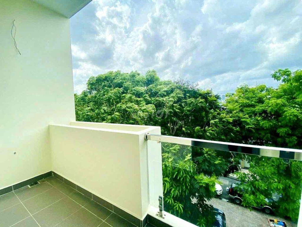 Phòng ban công cho thuê Dương Bá Trạc phòng lớn giá 6tr9 còn giảm thêm