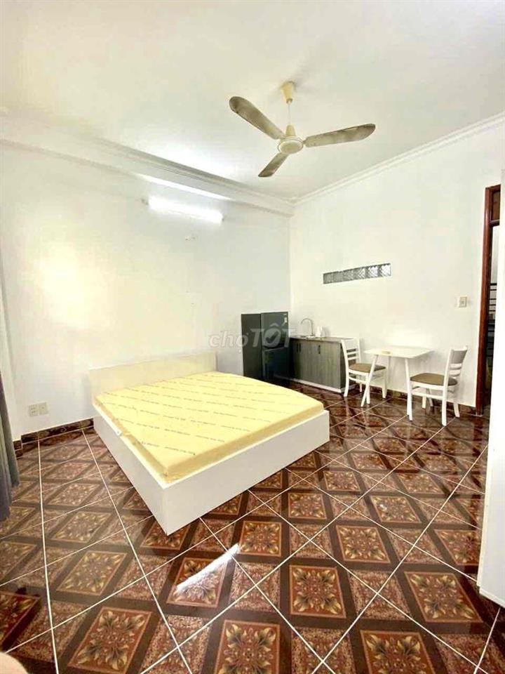 CHO THUÊ STUDIO FULL NỘI THẤT – CỬA SỔ LỚN THOÁNG MÁT –  PHẠM HÙNG