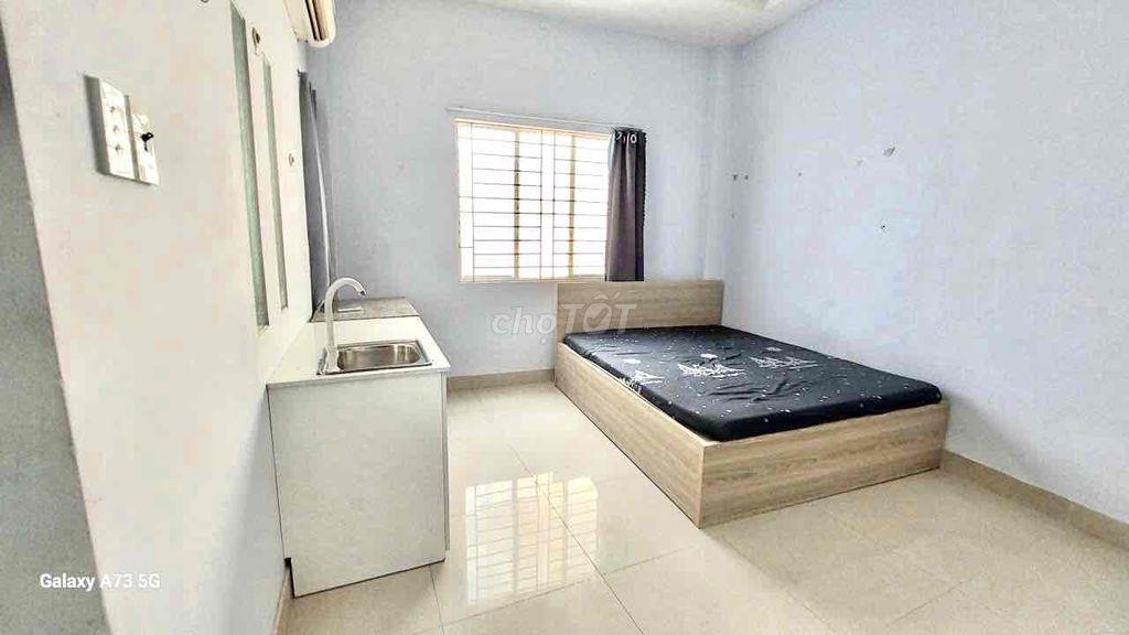 Studio Full Nội Thất Có Kệ Bếp – Cửa Sổ Lớn Thoáng Mát – Dương Bá Trạc