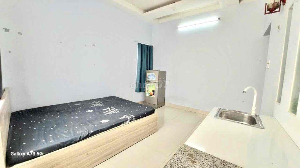 Studio Full Nội Thất Có Kệ Bếp – Cửa Sổ Lớn Thoáng Mát – Dương Bá Trạc