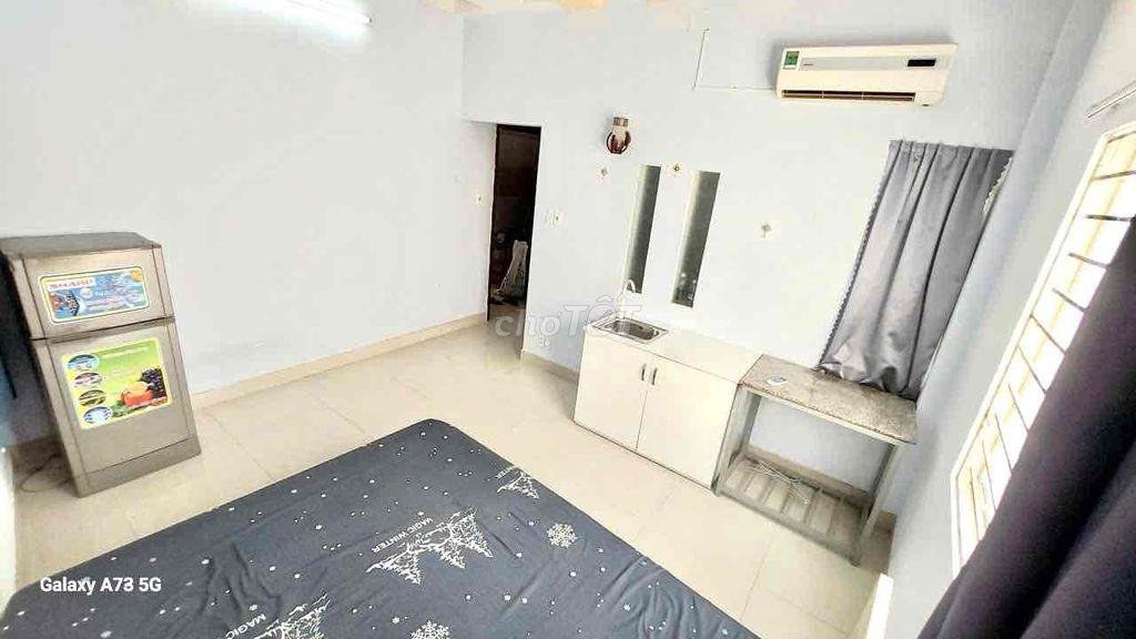 Studio Full Nội Thất Có Kệ Bếp – Cửa Sổ Lớn Thoáng Mát – Dương Bá Trạc
