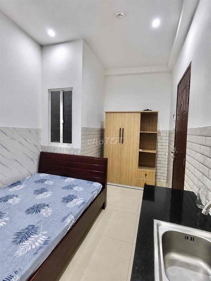 Phòng full nội thất 3tr8 bên Tạ Quang Bửu mặt tiền ở liền