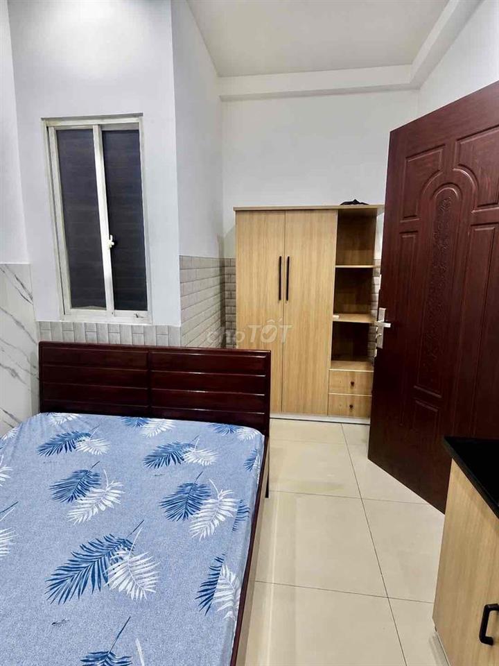 Phòng full nội thất 3tr8 bên Tạ Quang Bửu mặt tiền ở liền
