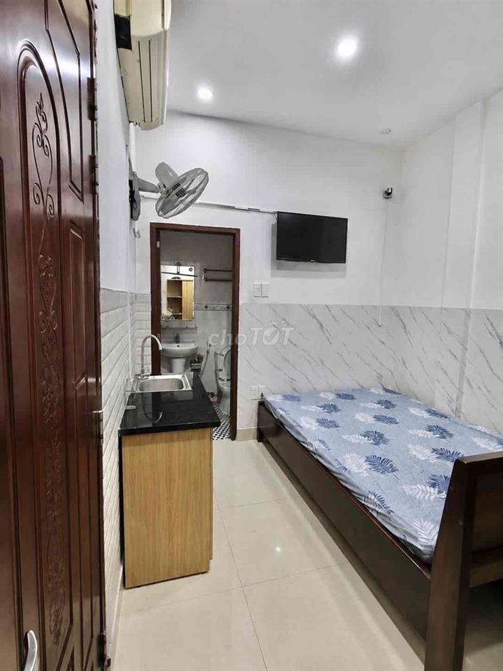 Phòng full nội thất 3tr8 bên Tạ Quang Bửu mặt tiền ở liền
