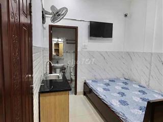 Phòng full nội thất 3tr8 bên Tạ Quang Bửu mặt tiền ở liền