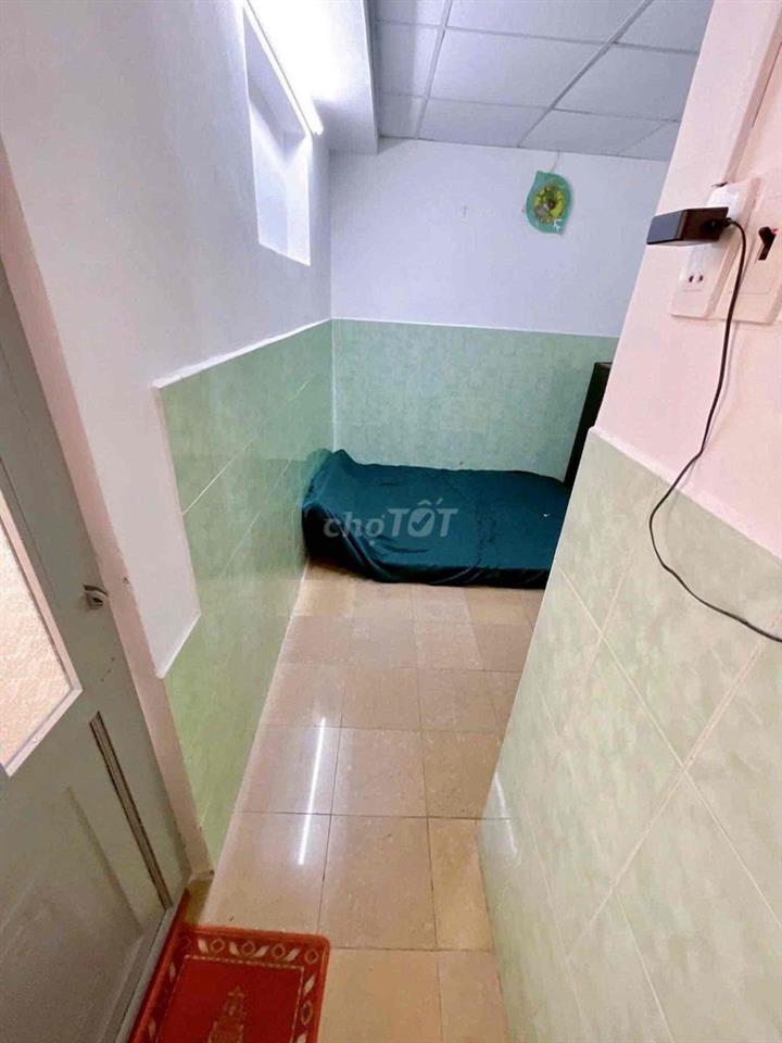 Cho thuê phòng trọ giá rẻ – 2,6 triệu – Có máy lạnh - Lầu 3 P16 Q8