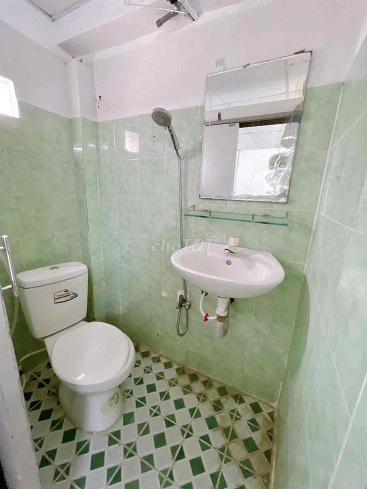 Cho thuê phòng trọ giá rẻ – 2,6 triệu – Có máy lạnh - Lầu 3 P16 Q8