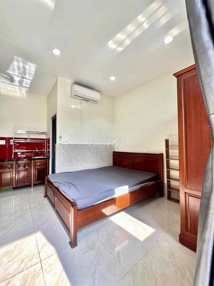 PHÒNG CÓ BAN CÔNG SIÊU RỘNG MÁT - FULL NỘI THẤT GỖ NGAY P4 Q8 - GIÁ 5T