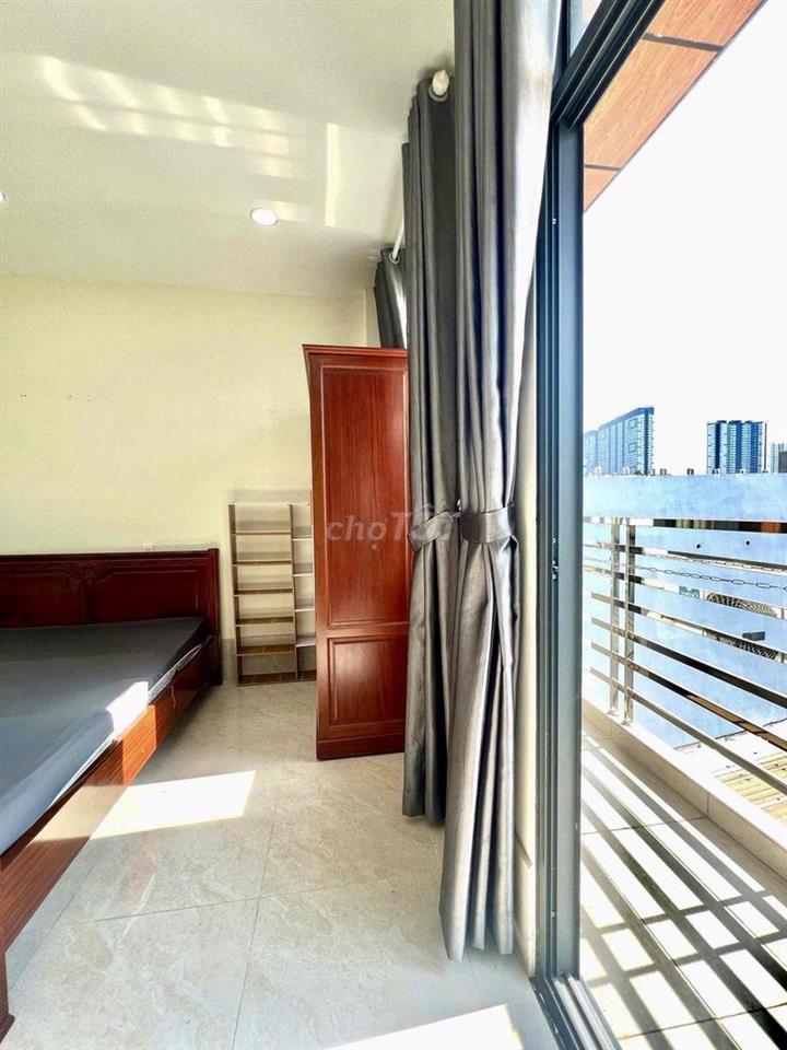PHÒNG CÓ BAN CÔNG SIÊU RỘNG MÁT - FULL NỘI THẤT GỖ NGAY P4 Q8 - GIÁ 5T