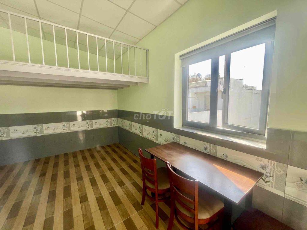 DUPLEX CỬA SỔ TRỜI BÊN KHU INTRESCO Ở LIỀN GIÁ 4TR TÁCH BẾP RỘNG RÃI