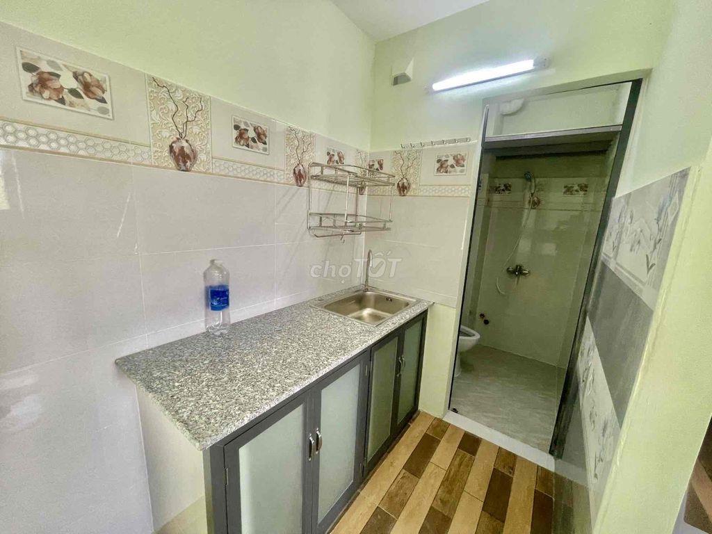 DUPLEX CỬA SỔ TRỜI BÊN KHU INTRESCO Ở LIỀN GIÁ 4TR TÁCH BẾP RỘNG RÃI