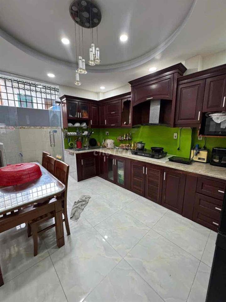 Nhà bán DT 4x25 .2 lầu sân thượng 5 phòng 4 wc P2 Q8