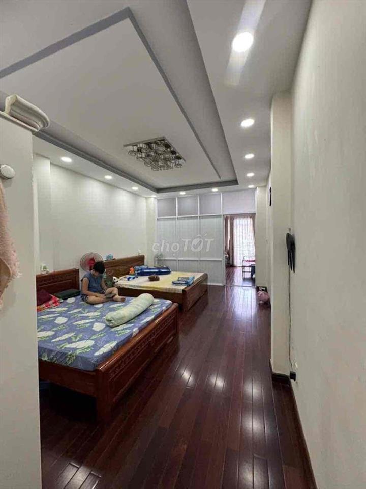Nhà bán DT 4x25 .2 lầu sân thượng 5 phòng 4 wc P2 Q8