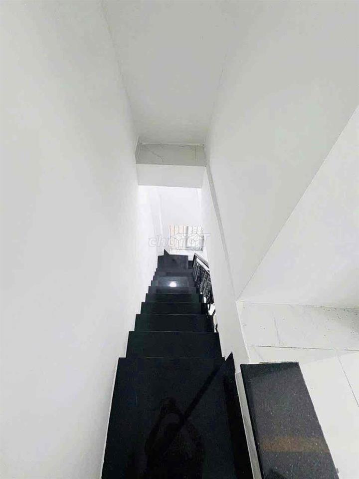Cho thuê nhà mới DT 5x5 .1 lầu 1 phòng .2 wc G R on cao lỗ P4 Q8