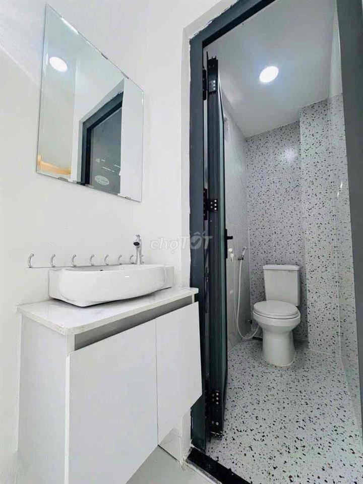 Cho thuê nhà mới DT 5x5 .1 lầu 1 phòng .2 wc G R on cao lỗ P4 Q8