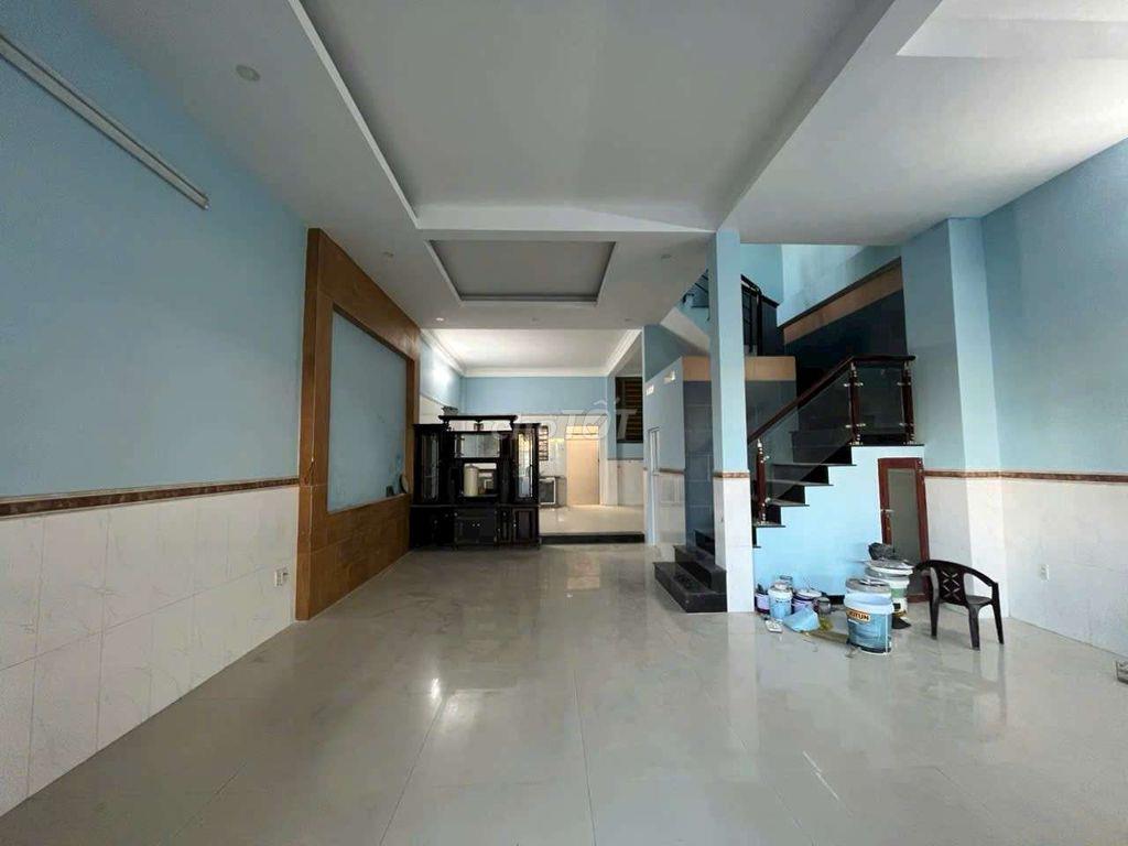 bán nhà sổ hồng 2 lầu xã phong phú ql50