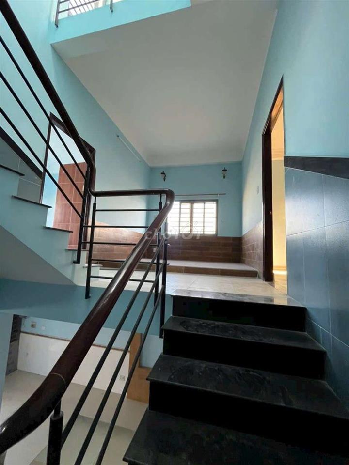 bán nhà sổ hồng 2 lầu xã phong phú ql50