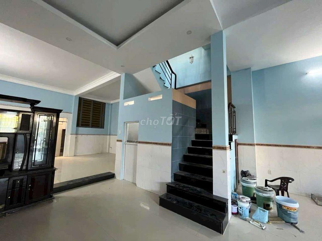 bán nhà sổ hồng 2 lầu xã phong phú ql50