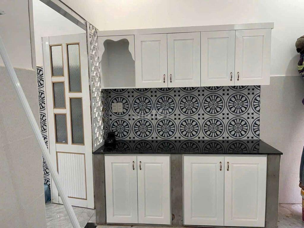 cho thuê nhà lầu mới gần cổng chào xã qui đức ql50