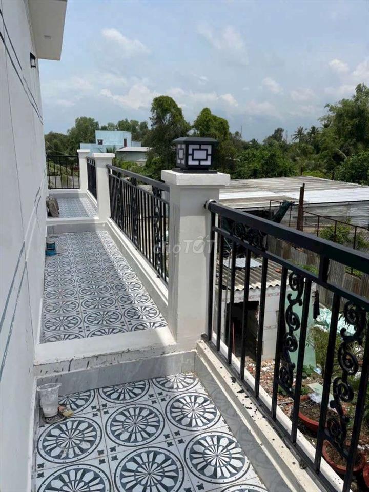 cho thuê nhà lầu mới gần cổng chào xã qui đức ql50