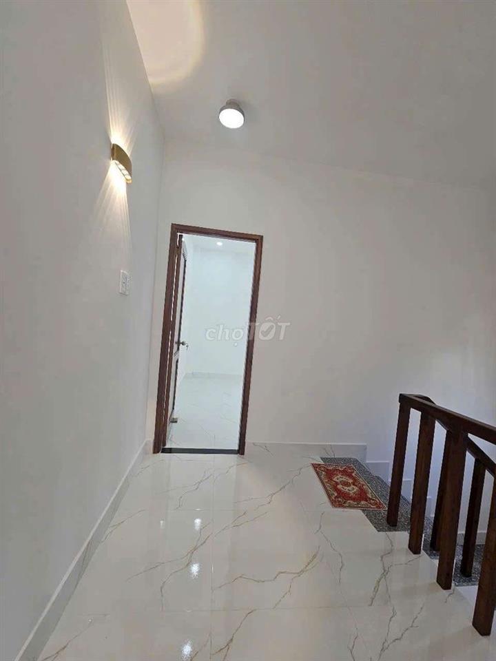 bán nhà sổ hồng riêng gần  cây xăng Tân kim