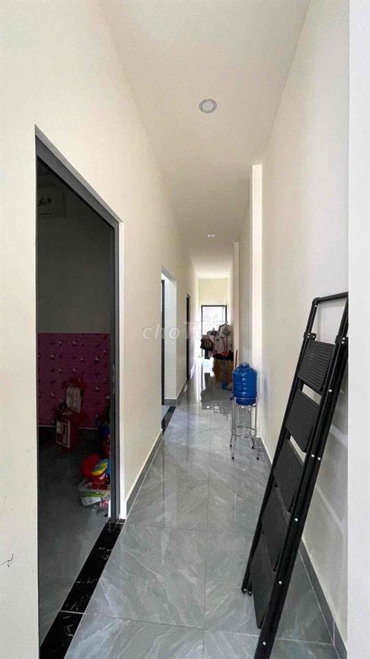 Nhà 84m2 chính chủ, 2pn đối chiện chợ Bình Chánh QL1A vô 200m
