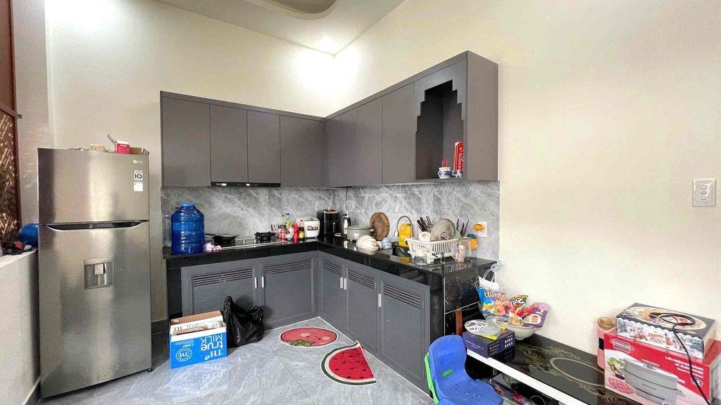 Nhà 84m2 chính chủ, 2pn đối chiện chợ Bình Chánh QL1A vô 200m