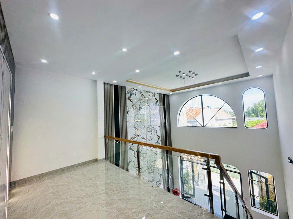 NHÀ MỚI SỔ RIÊNG 100M2 GẦN CHỢ BÌNH CHÁNH SÁT ĐINH ĐỨC THIỆN 