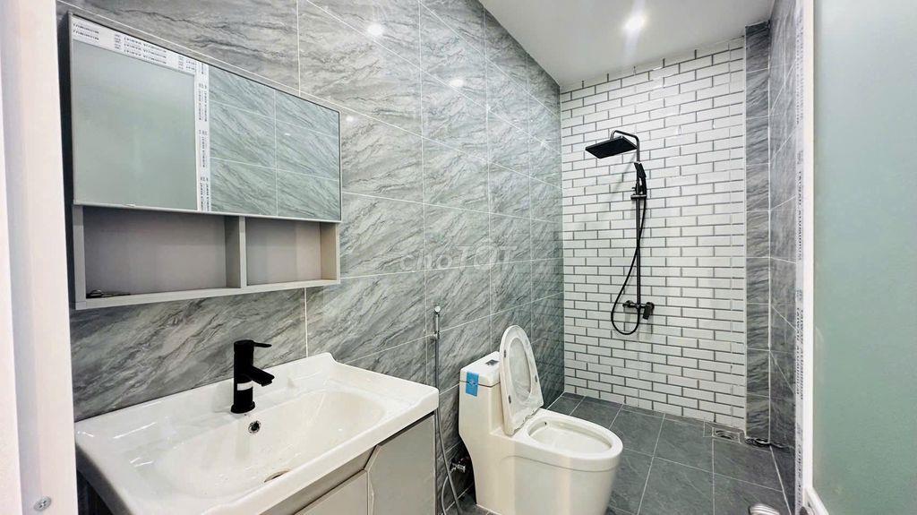 NHÀ MỚI SỔ RIÊNG 100M2 GẦN CHỢ BÌNH CHÁNH SÁT ĐINH ĐỨC THIỆN 