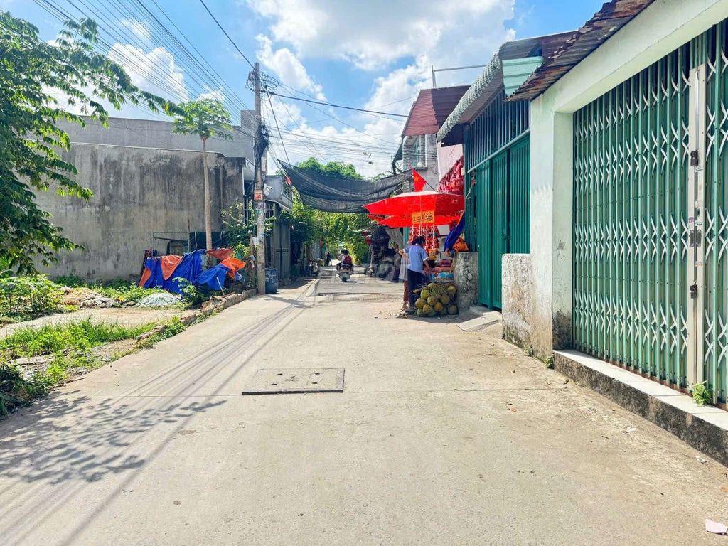 Bán nhà số nhà huyện DT: 4m*20m nở hậu 5m 3pn 2w đường 7m thông