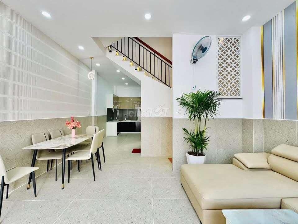 Bán nhà 1trệt 1lầu sổ hồng riêng gần chợ Bình Chánh giá 1tỷ270triệu