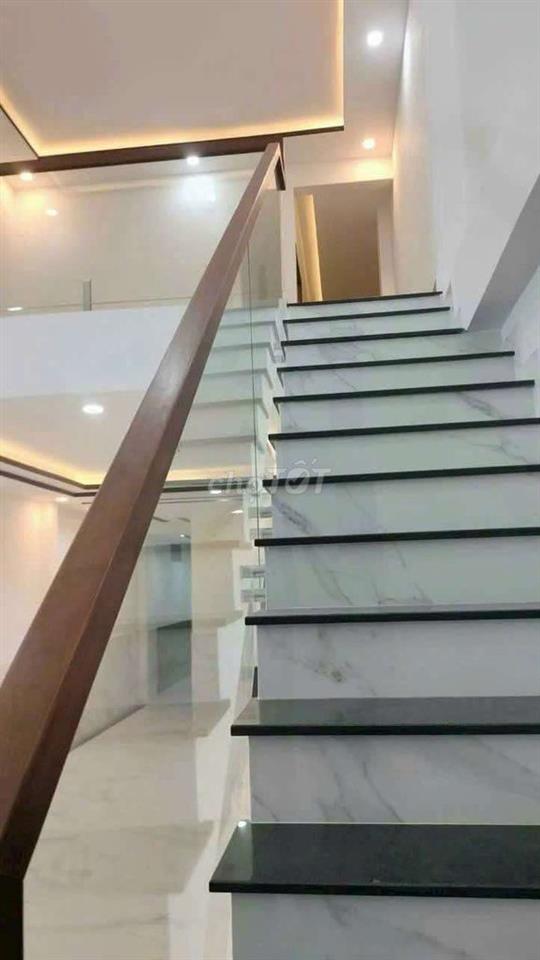 Bán nhà sổ hồng riêng hoàn công