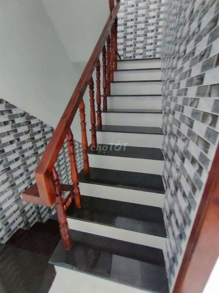 Bán nhà sổ hồng riêng 2 lầu