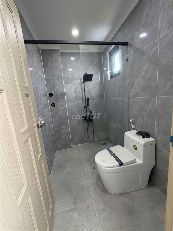 Bán nhà sổ hồng riêng xe hơi đâu trước cửa