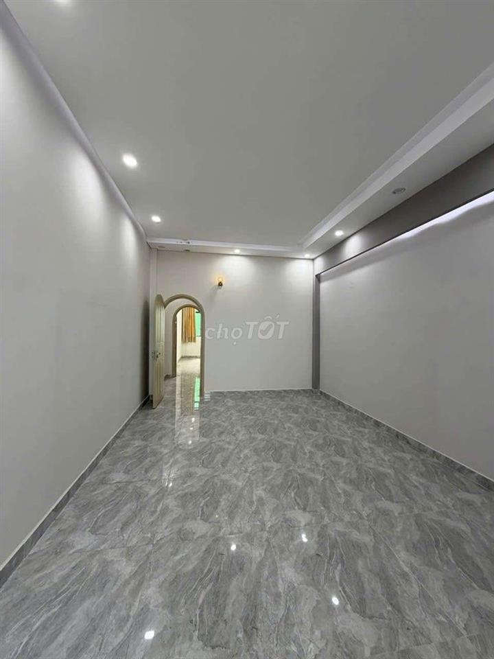 Bán nhà sổ hồng riêng xe hơi đâu trước cửa
