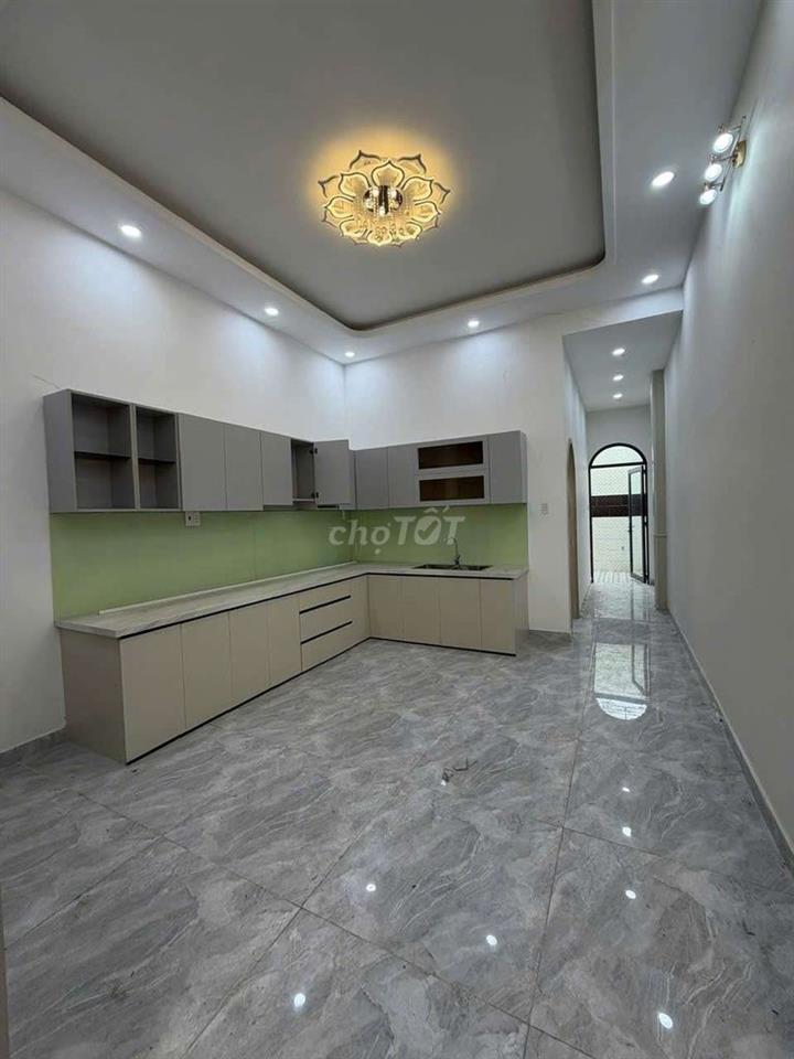Bán nhà sổ hồng riêng xe hơi đâu trước cửa