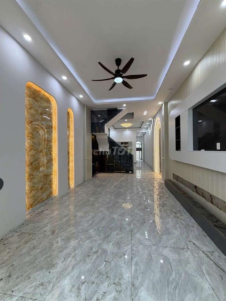 Bán nhà sổ hồng riêng xe hơi đâu trước cửa