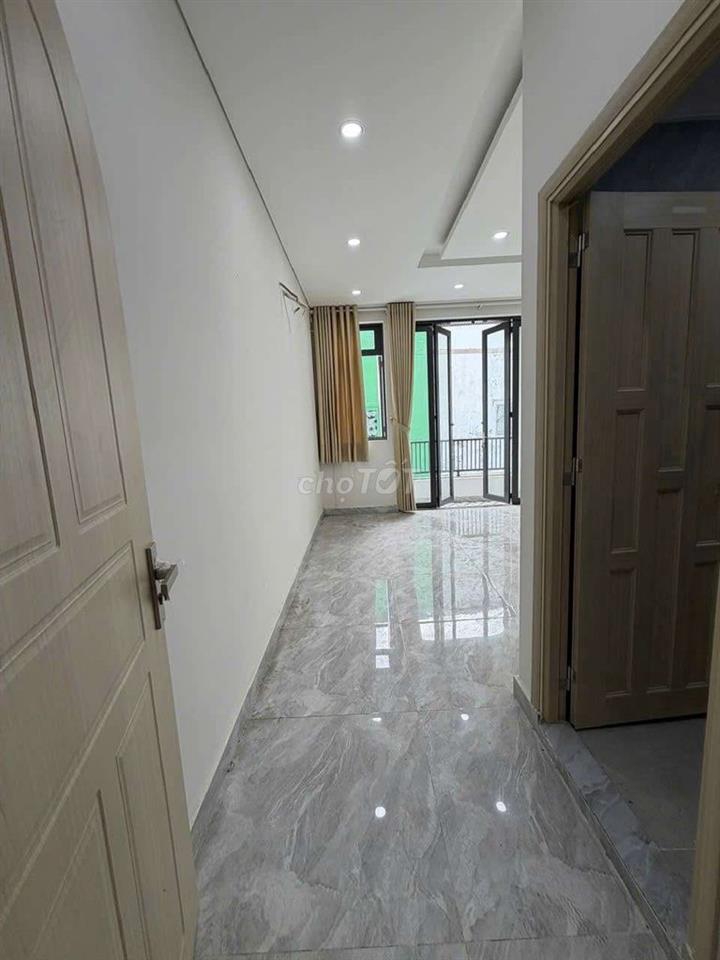Bán nhà sổ hồng riêng xe hơi đâu trước cửa