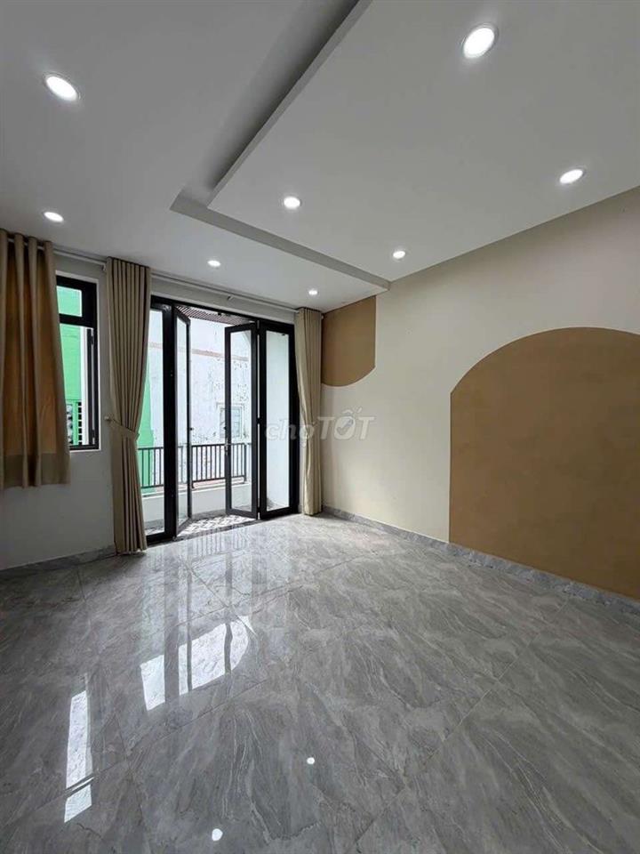 Bán nhà sổ hồng riêng xe hơi đâu trước cửa