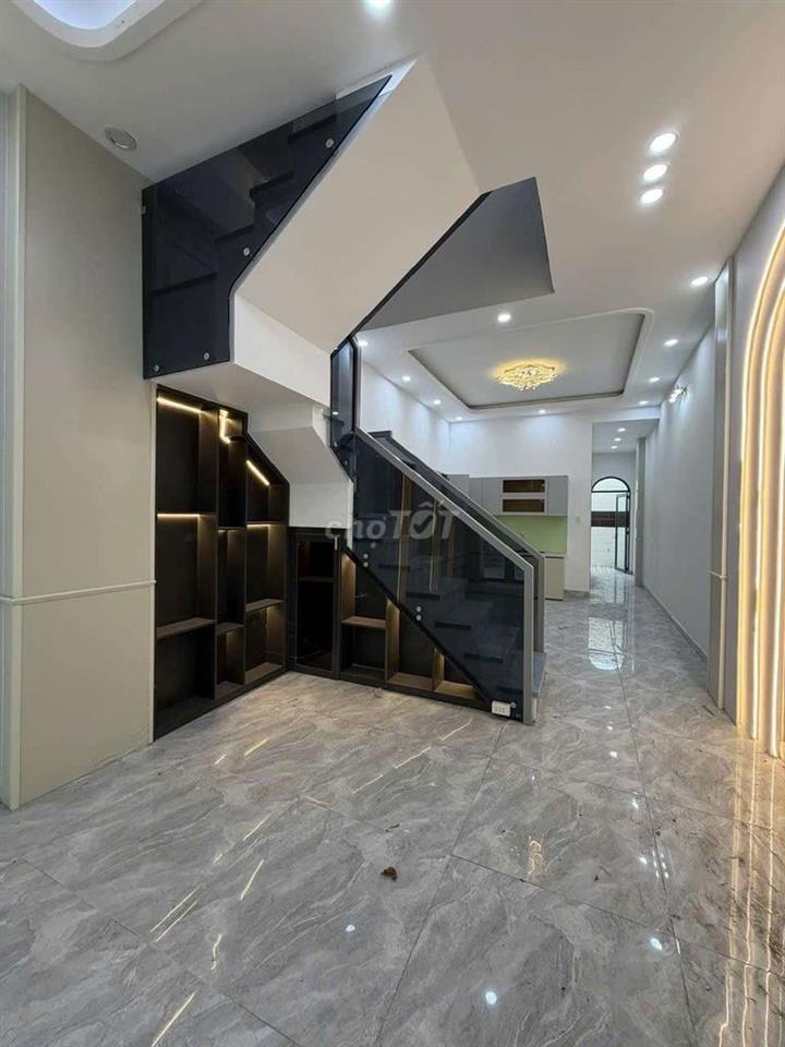 Bán nhà sổ hồng riêng xe hơi đâu trước cửa